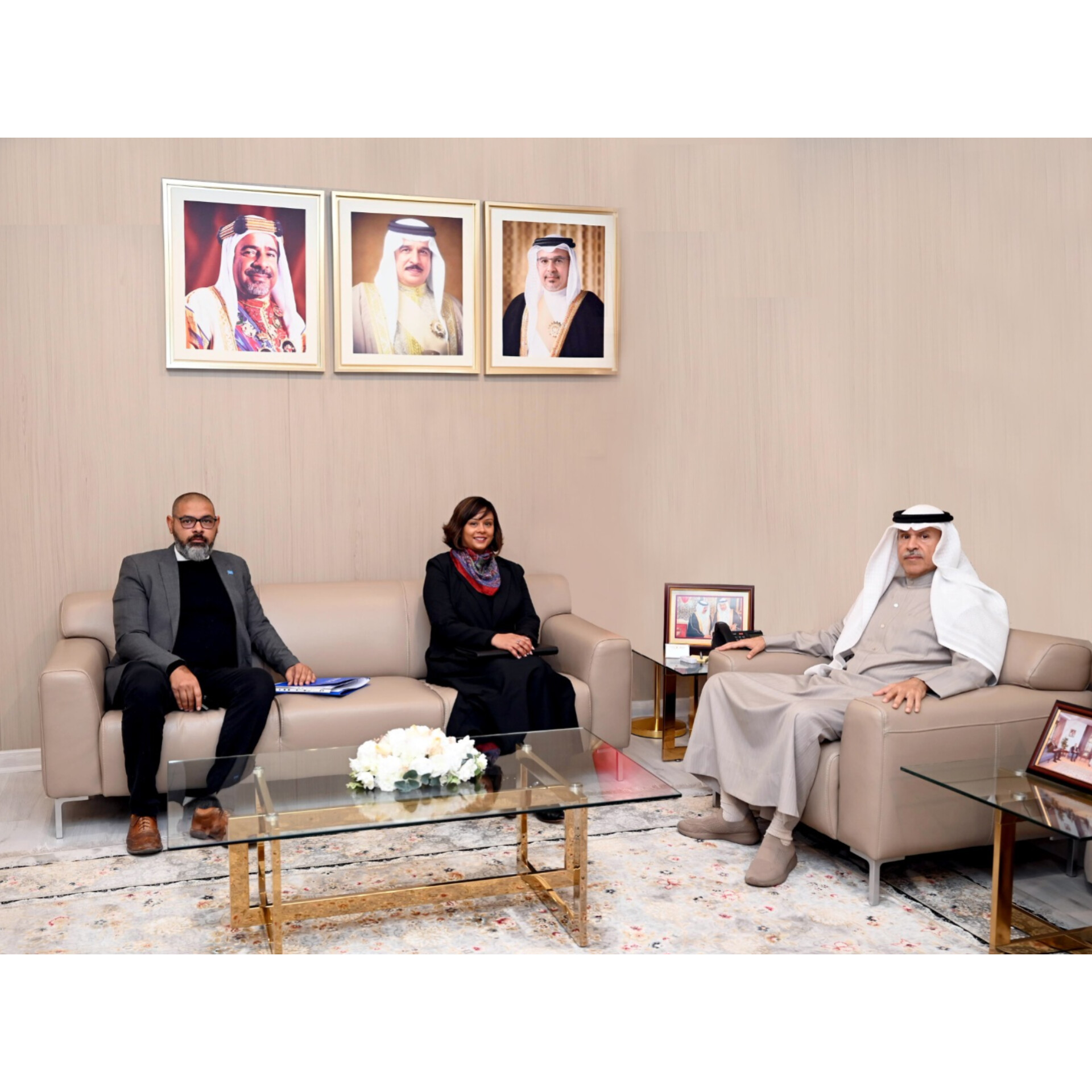 معالي الشيخ هشام بن عبدالرحمن آل خليفة يبحث سبل تعزيز التعاون المشترك مع وفد المنظمة الدولية للهجرة<